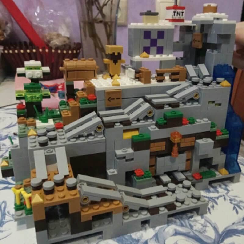 Blocco da Costruzione Minecraft - Modello Caverna della Montagna